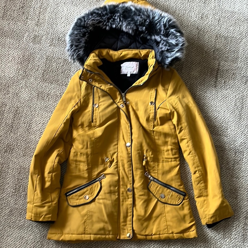 Super cute, mustard yellow fall/winter coat! Purchased from TJ maxx. Size large